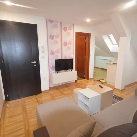 Apartment Elt *