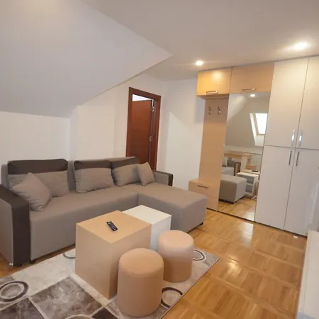 Apartment Elt *